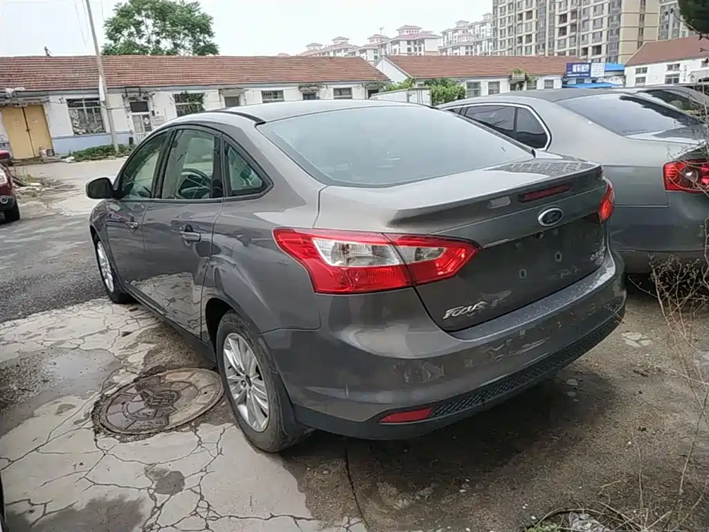 Focus Sedan 1.6 L Auto Comfort