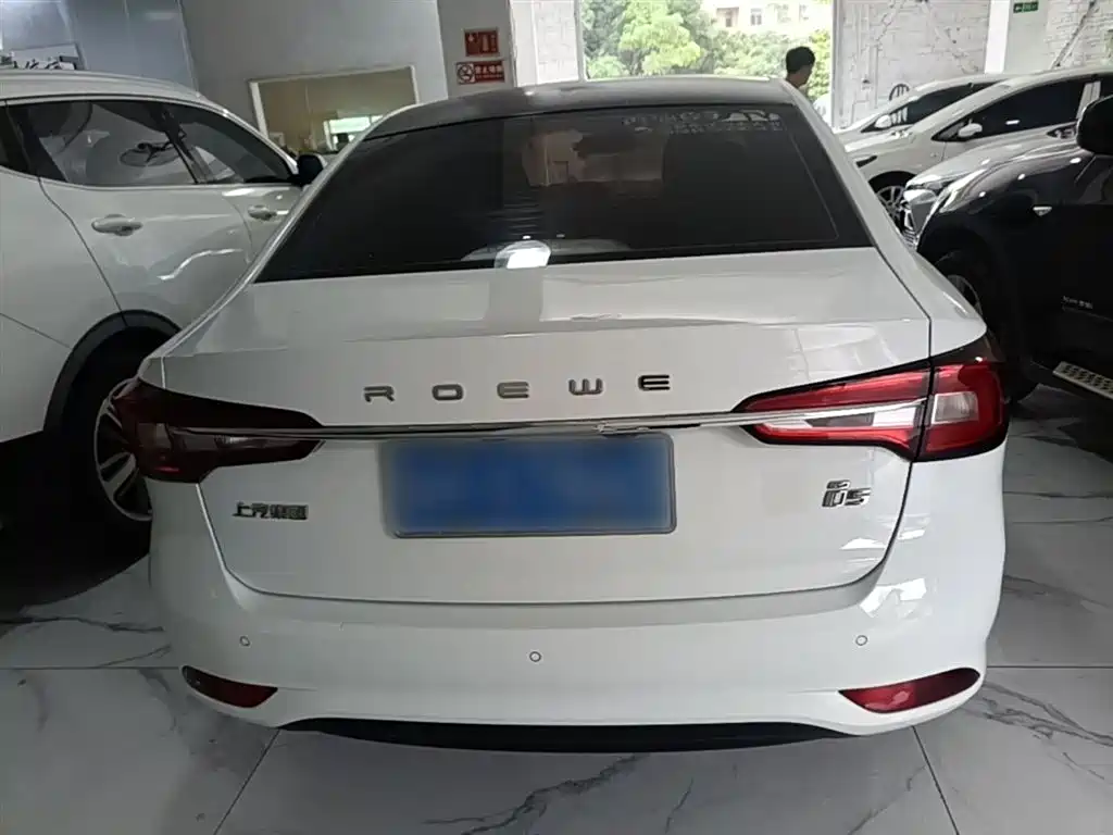 Roewe i5 1.5 L Auto 4 G Connected Leading Luxury Flagship