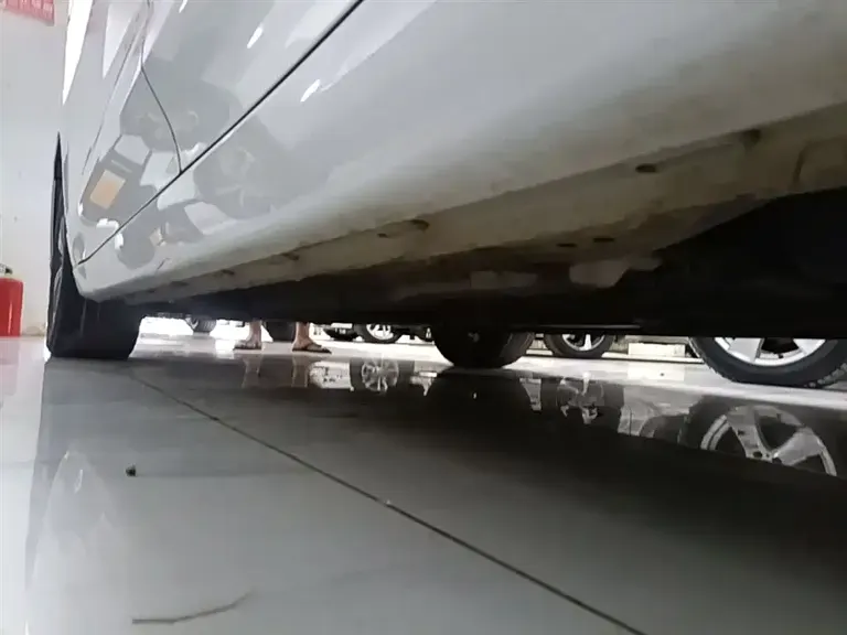 Roewe i5 1.5 L Auto 4 G Connected Leading Luxury Flagship