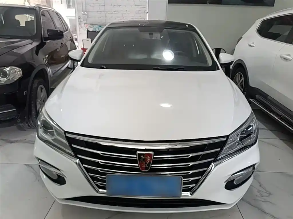Roewe i5 1.5 L Auto 4 G Connected Leading Luxury Flagship