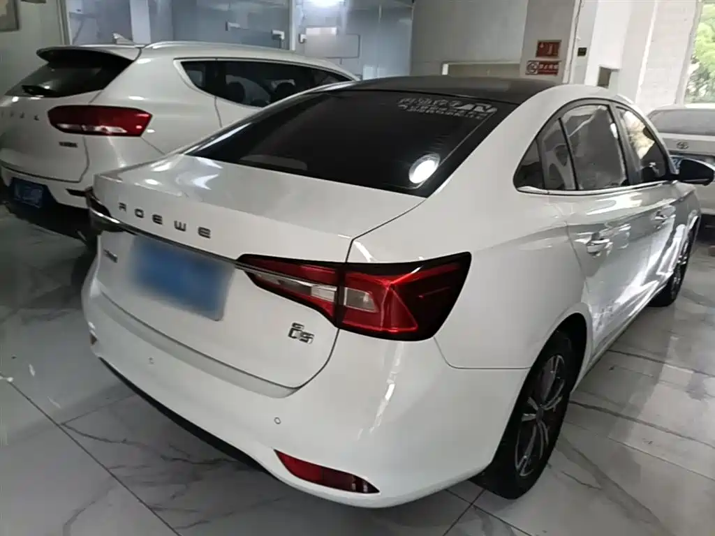 Roewe i5 1.5 L Auto 4 G Connected Leading Luxury Flagship