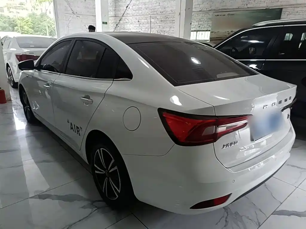 Roewe i5 1.5 L Auto 4 G Connected Leading Luxury Flagship