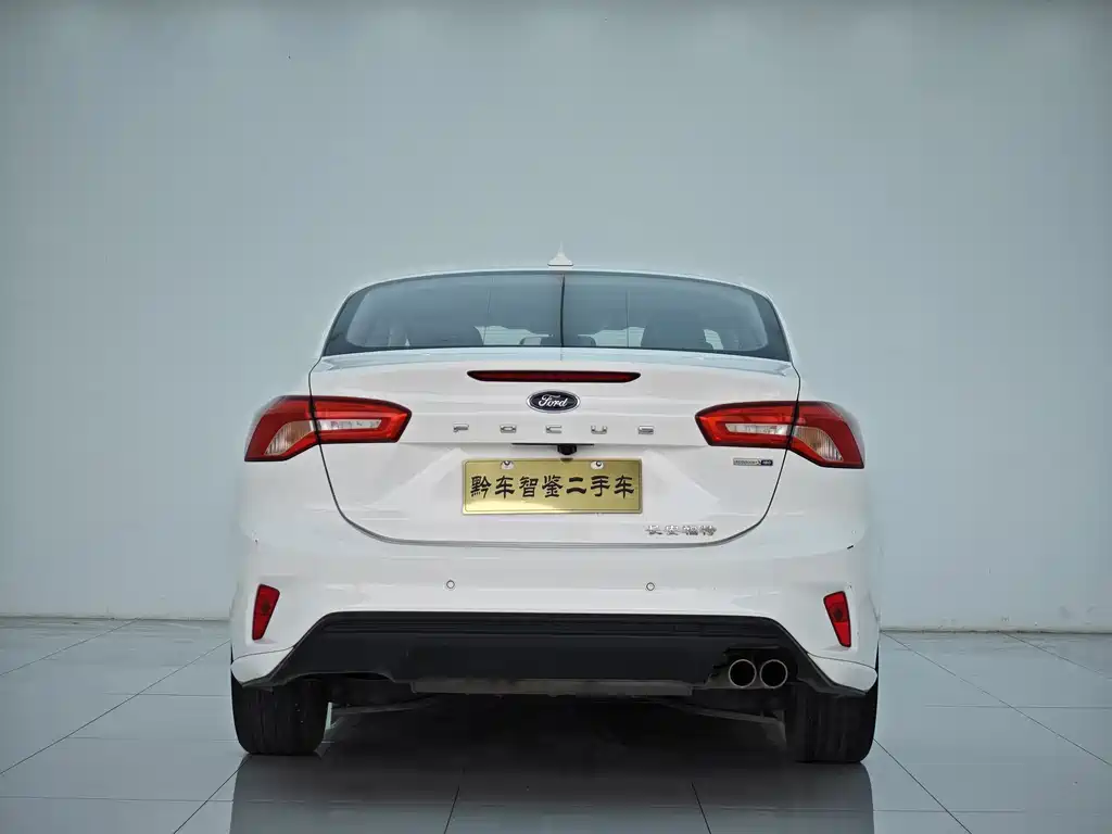 Focus Sedan EcoBoost 180 Auto Sharp Trend