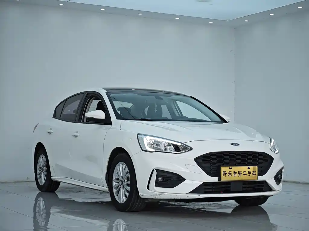 Focus Sedan EcoBoost 180 Auto Sharp Trend