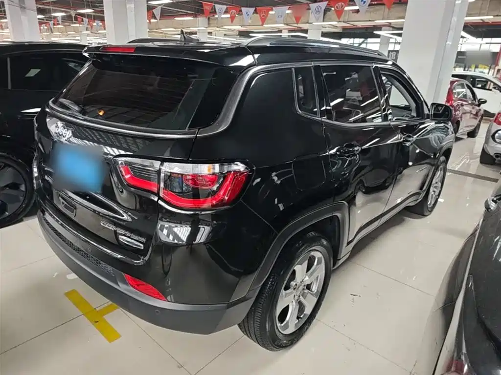 Compass 200 T Auto Home Enjoyment