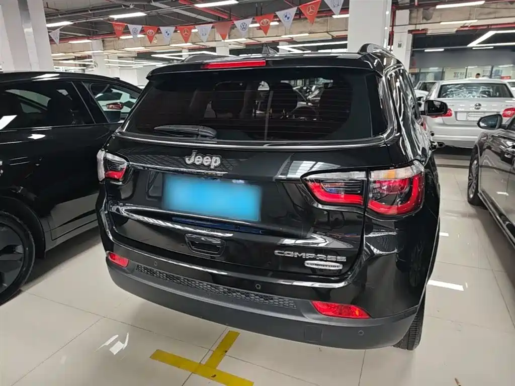 Compass 200 T Auto Home Enjoyment