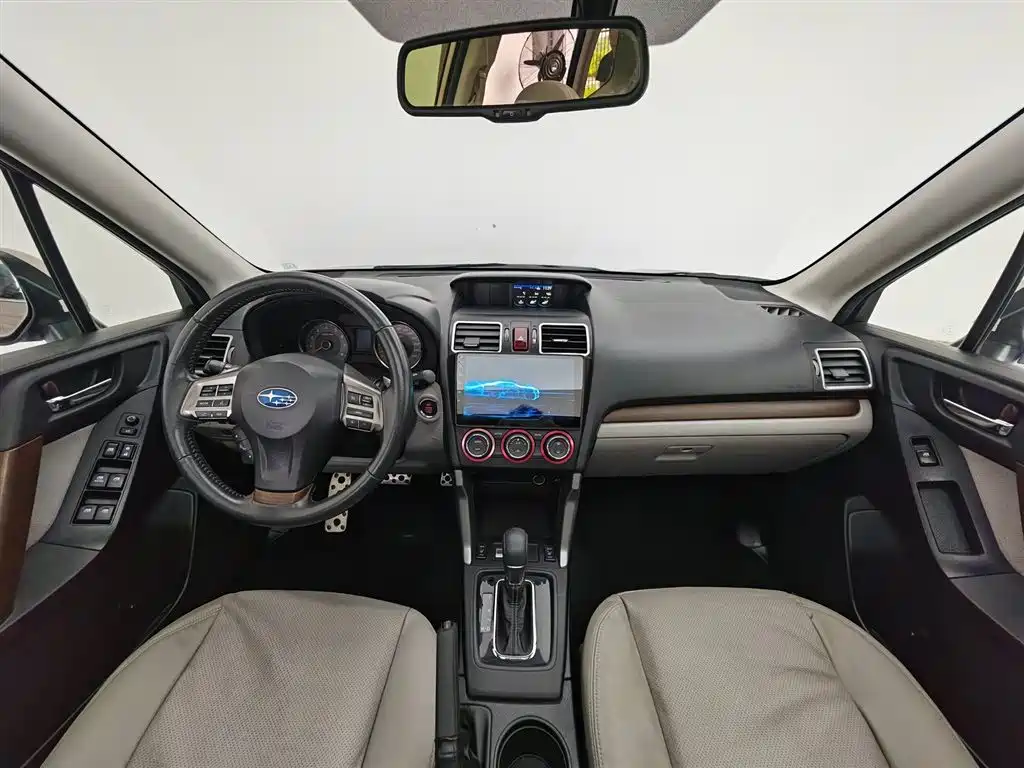 Forester 2.5 i Auto Distinguished