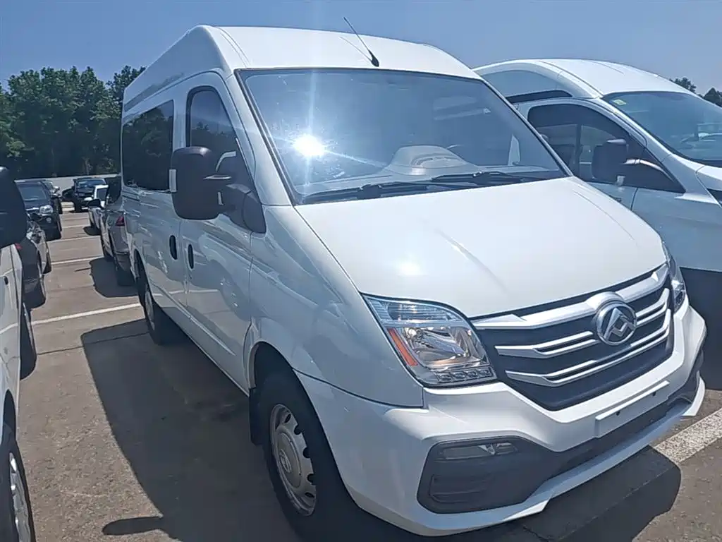 Xintu V80 新途V80 2018款 2.5 T 6挡手动傲运通短轴中顶5-6座