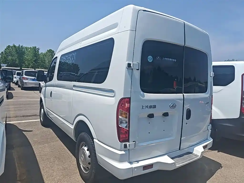 Xintu V80 新途V80 2018款 2.5 T 6挡手动傲运通短轴中顶5-6座