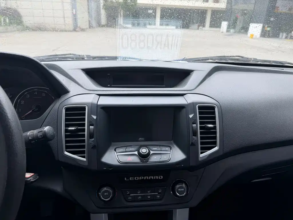 Leopaard Q6 2.4 L Manual 4 WD Outstanding