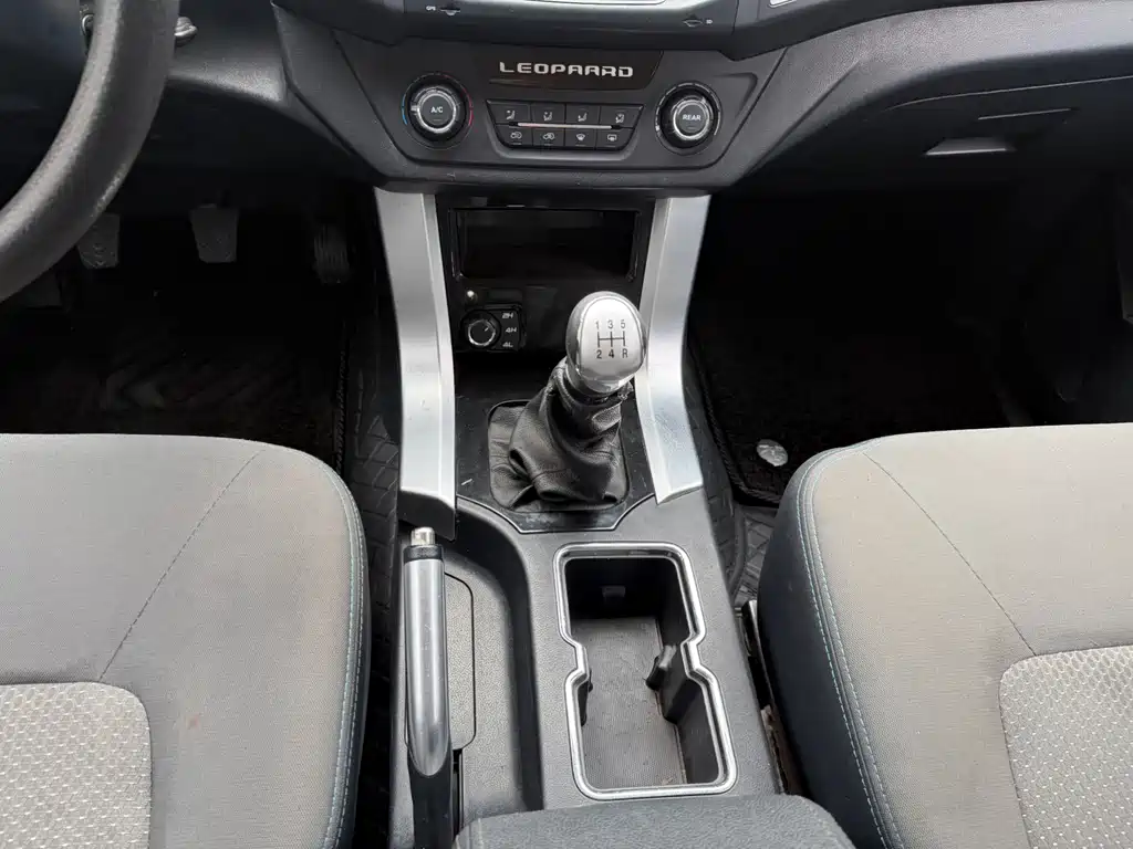 Leopaard Q6 2.4 L Manual 4 WD Outstanding