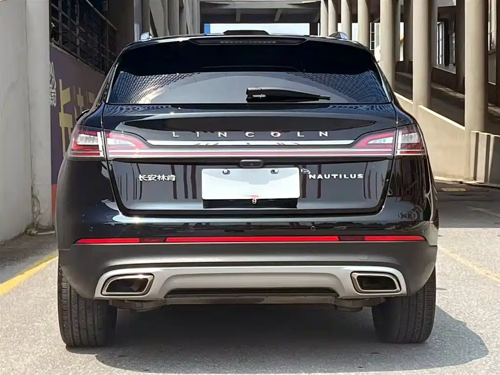 Nautilus 2.0 T 4 WD Premium