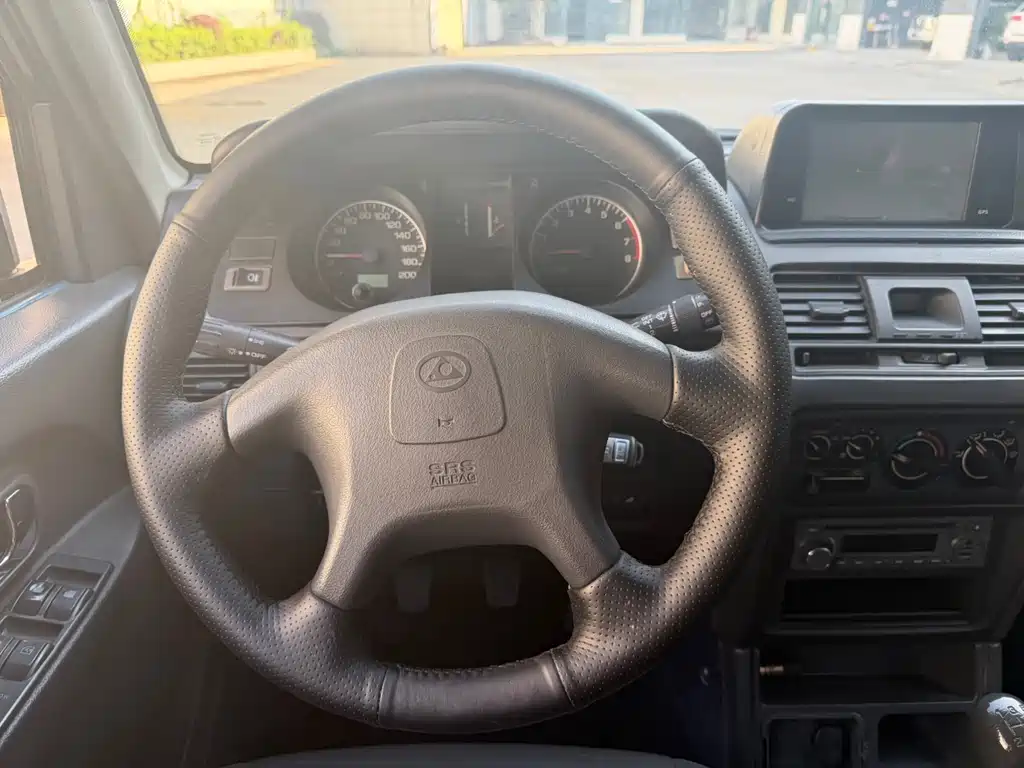 Black King Kong 2.4 L Manual 4 WD