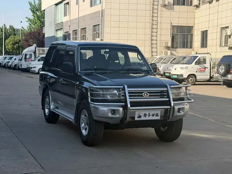 Leopaard Black King Kong 2.4 L Manual 4 WD