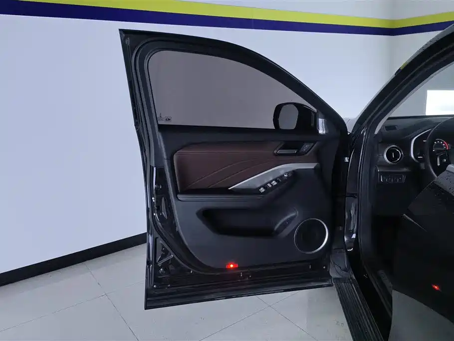 WEY VV6 2.0 T 2 WD Smart Enjoyment +