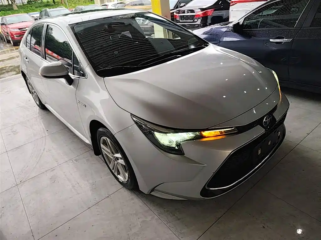 Levin Dual Engine 1.8 H E-CVT Luxury CN-VI