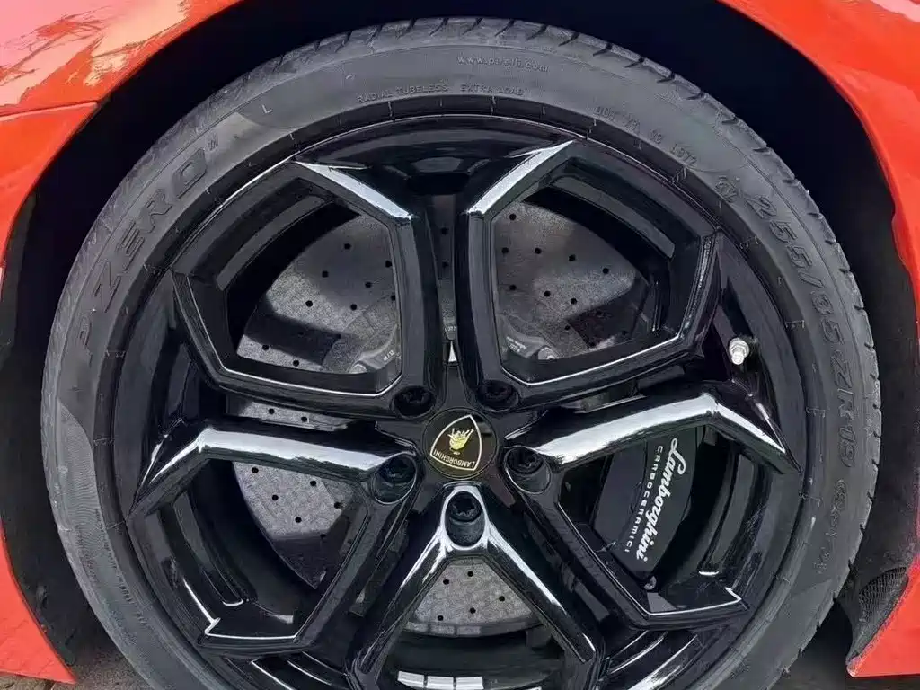 Aventador LP 700-4