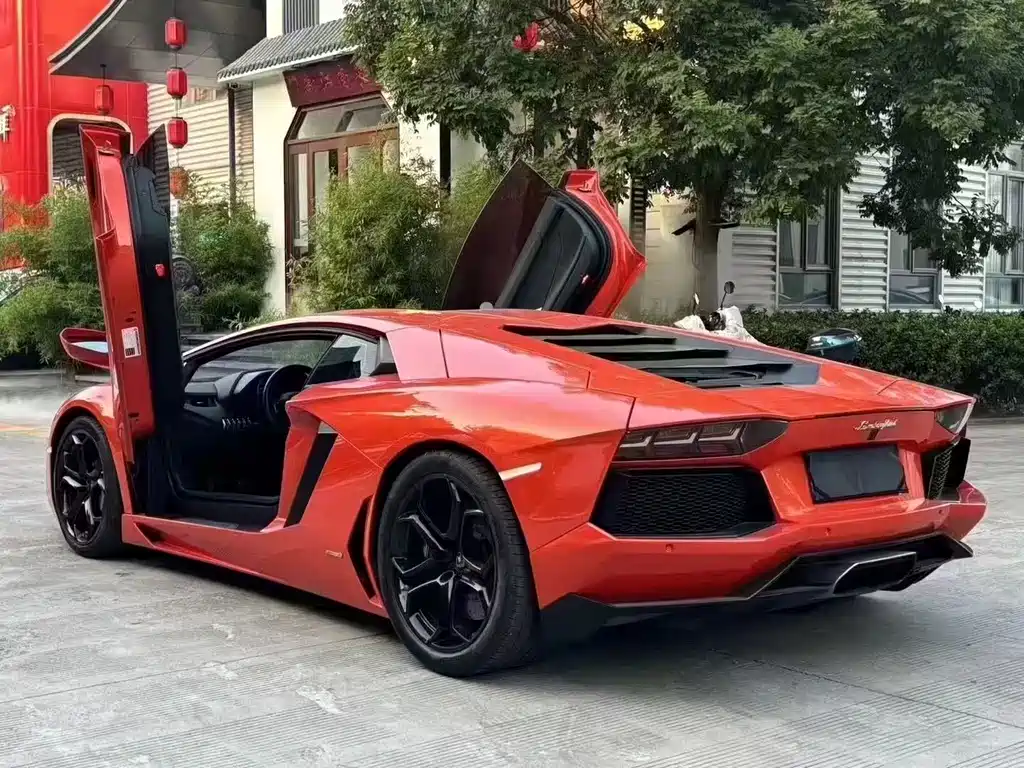 Aventador LP 700-4