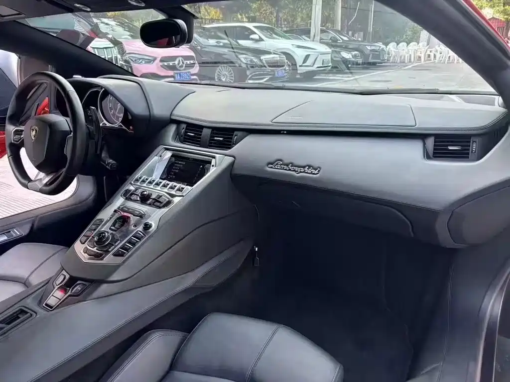 Aventador LP 700-4