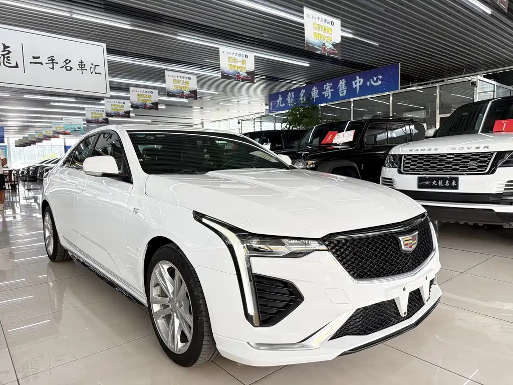 Cadillac CT4 28 T Fashion