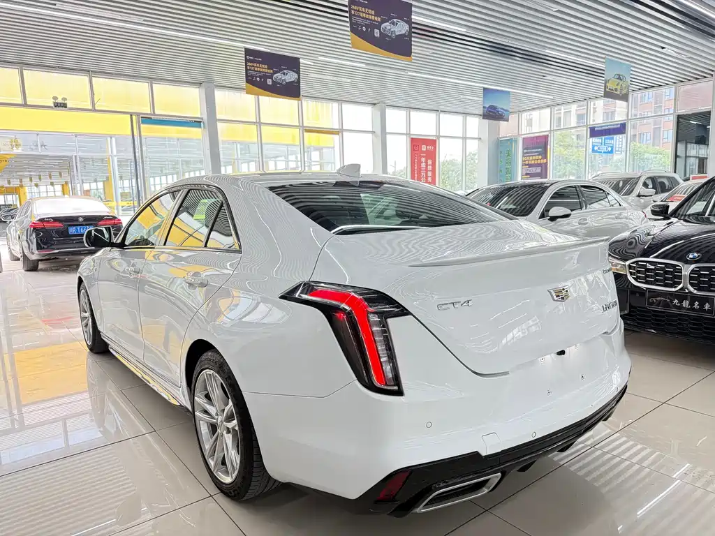 Cadillac CT4 28 T Fashion