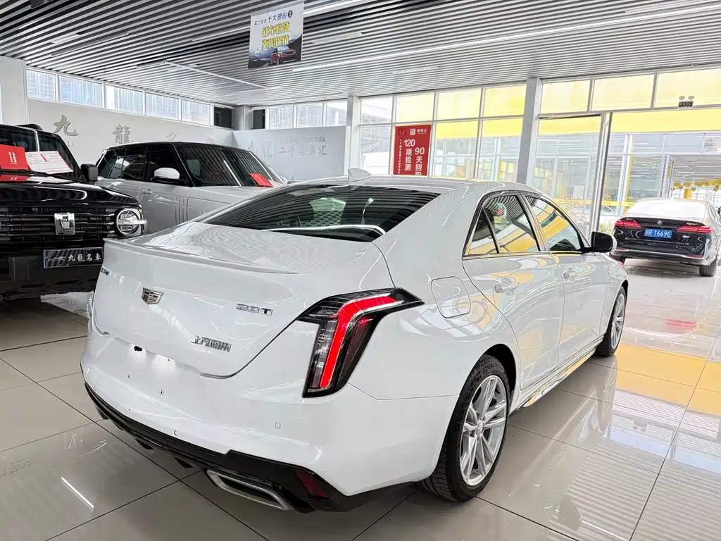 Cadillac CT4 28 T Fashion