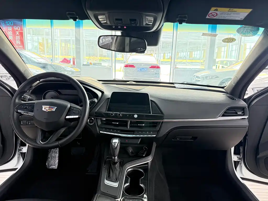 Cadillac CT4 28 T Fashion