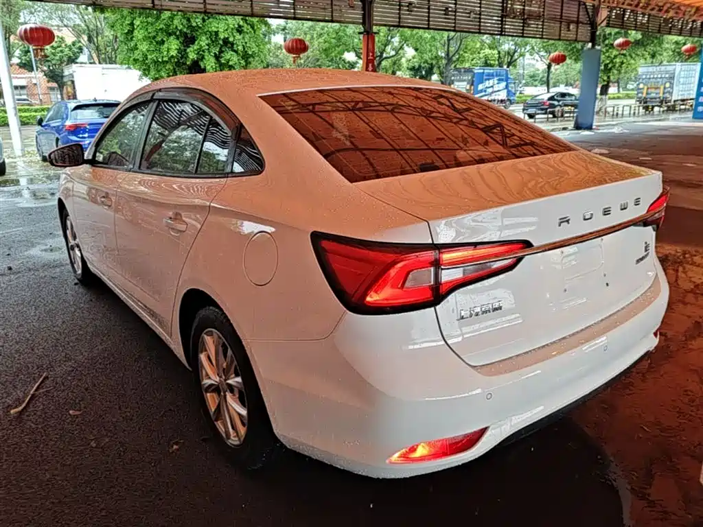 Roewe i5 1.5 L Auto 4 G Connected Leading Luxury