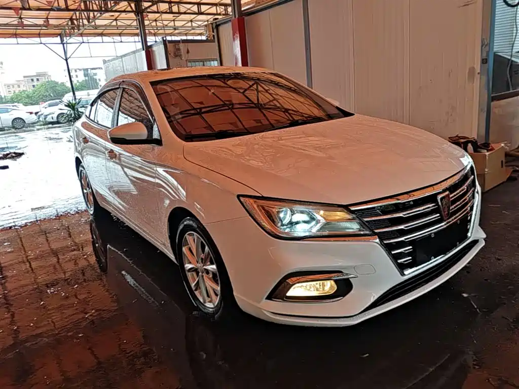 Roewe i5 1.5 L Auto 4 G Connected Leading Luxury