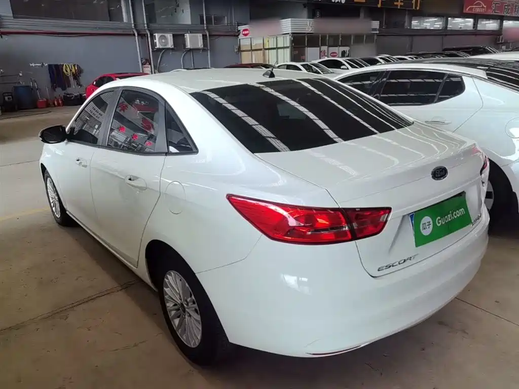 Escort Facelift 1.5 L Auto Comfort