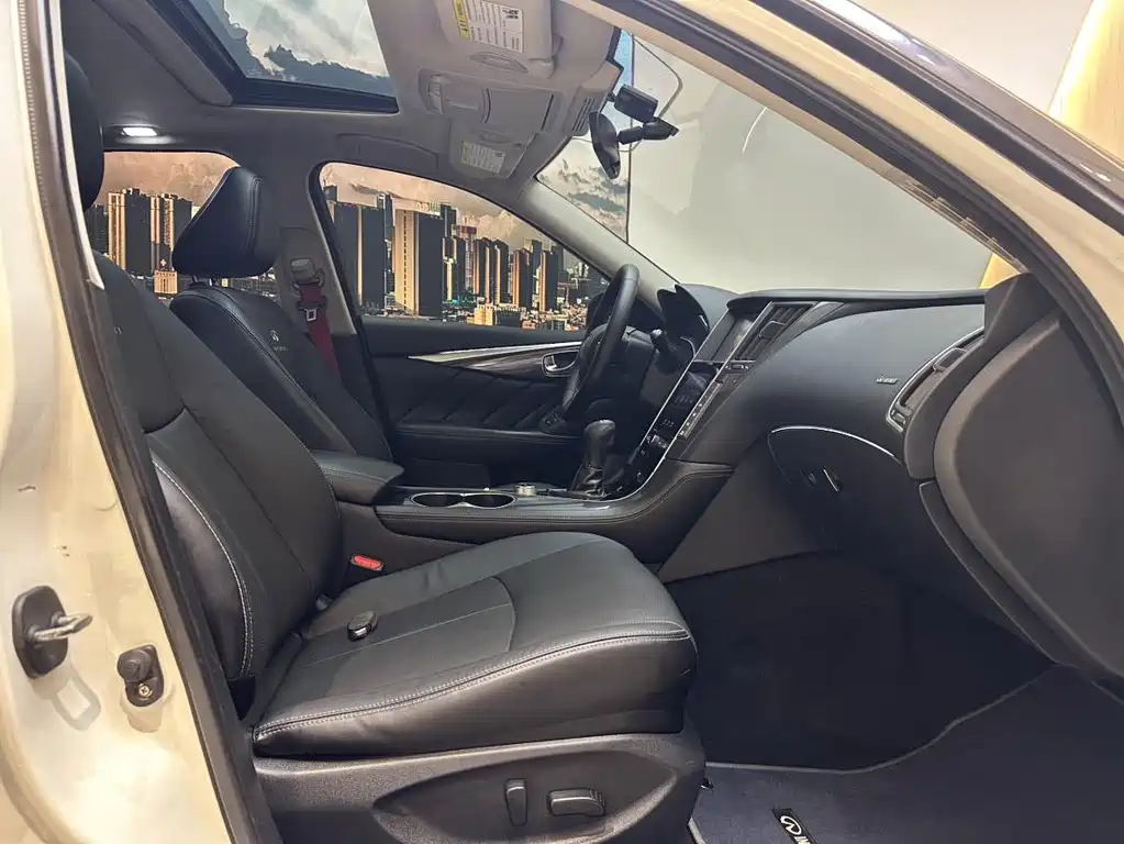 Infiniti Q50 2.0 T Comfort