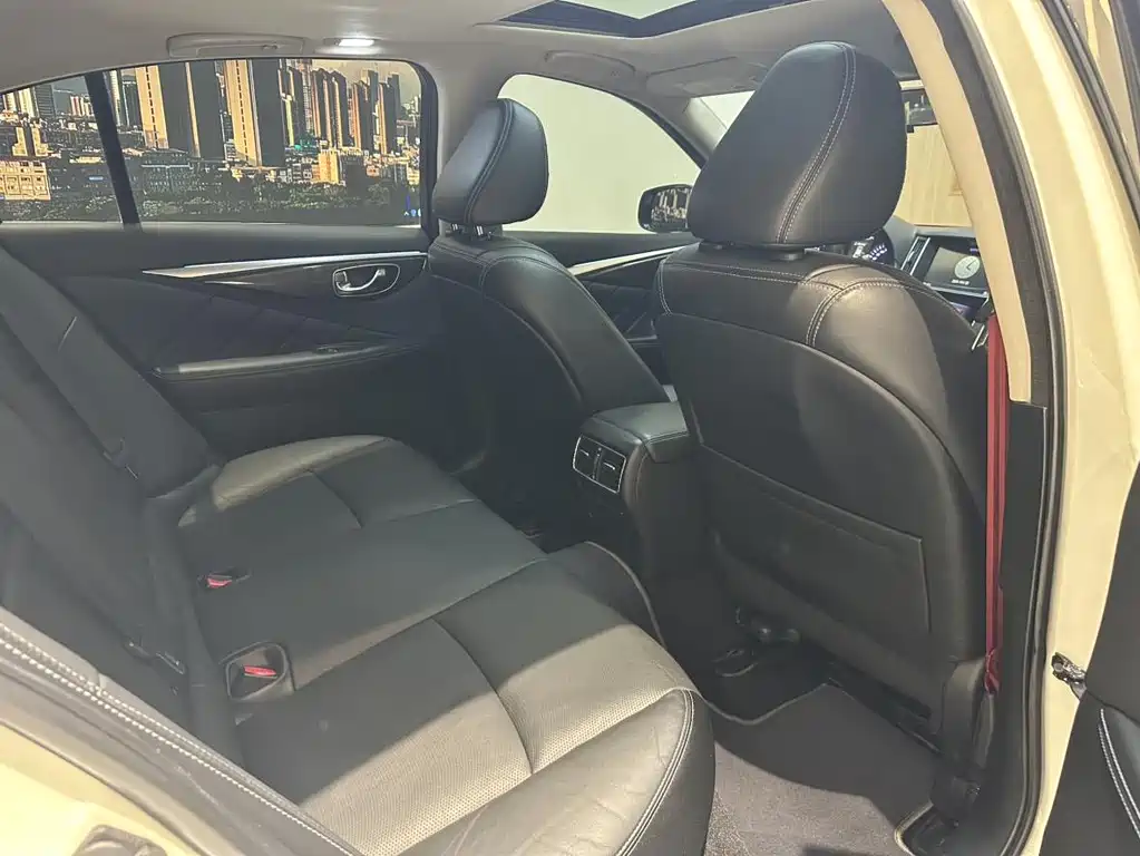 Infiniti Q50 2.0 T Comfort