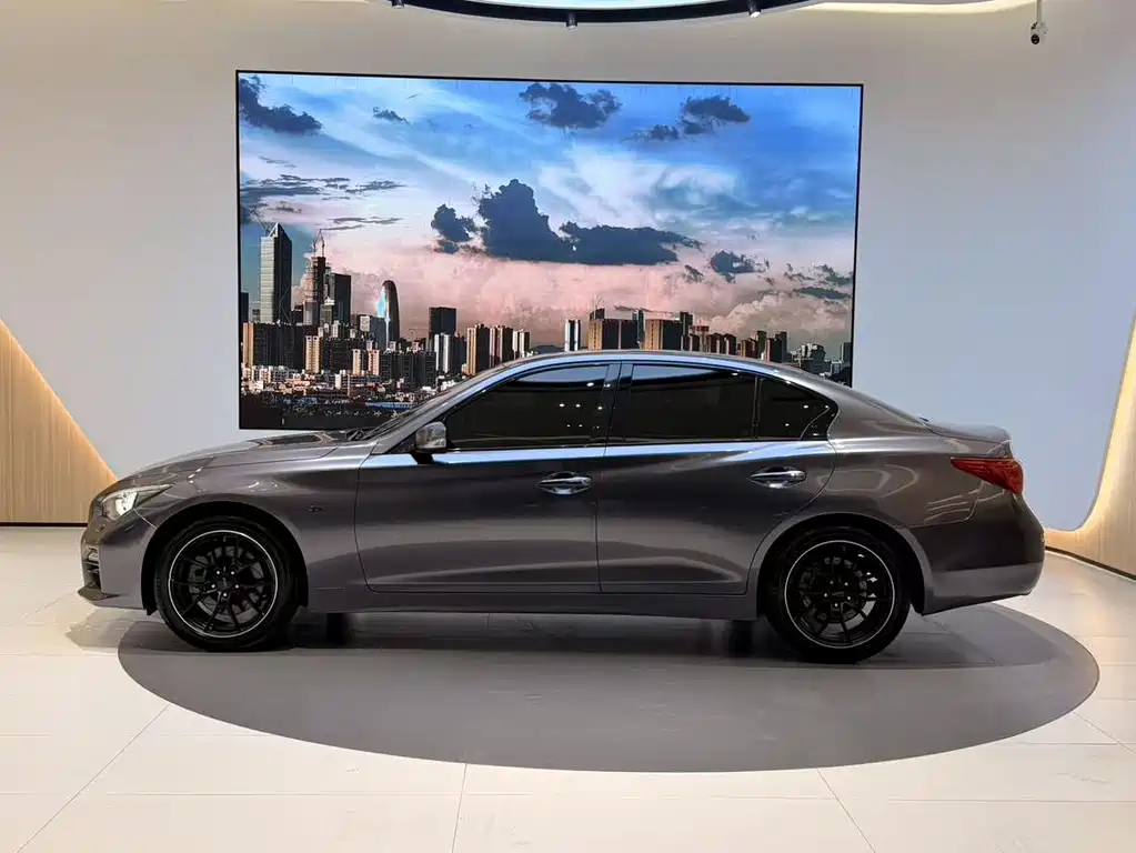 Infiniti Q50 2.0 T Comfort