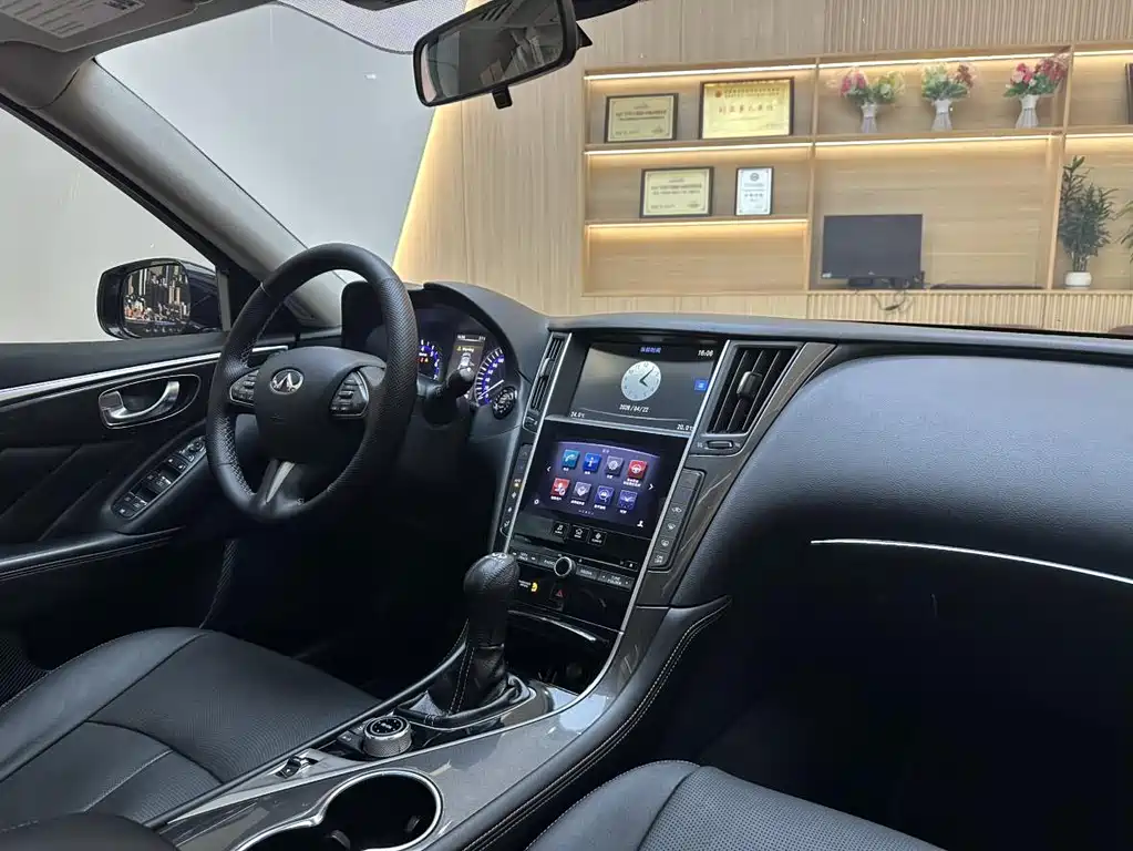 Infiniti Q50 2.0 T Comfort