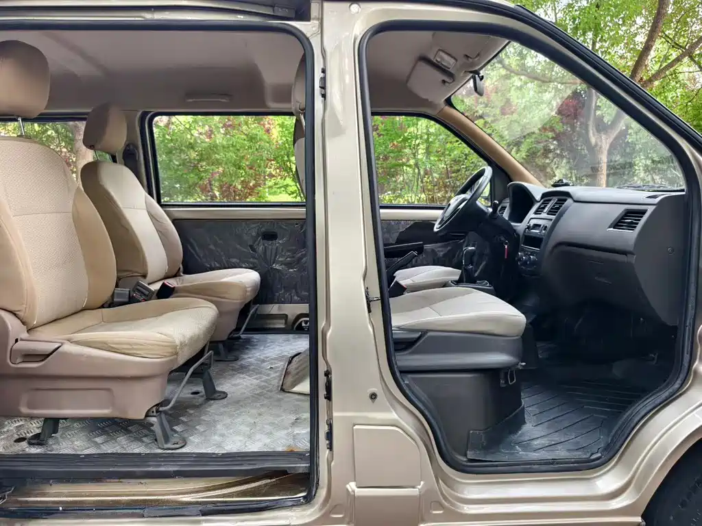 Wuling Rongguang 五菱荣光 2019款 1.5 L S 基本型
