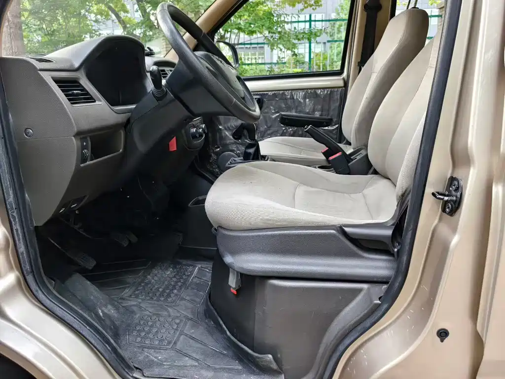 Wuling Rongguang 五菱荣光 2019款 1.5 L S 基本型