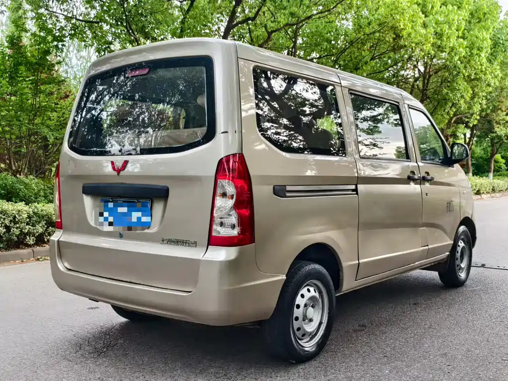 Wuling Rongguang 五菱荣光 2019款 1.5 L S 基本型