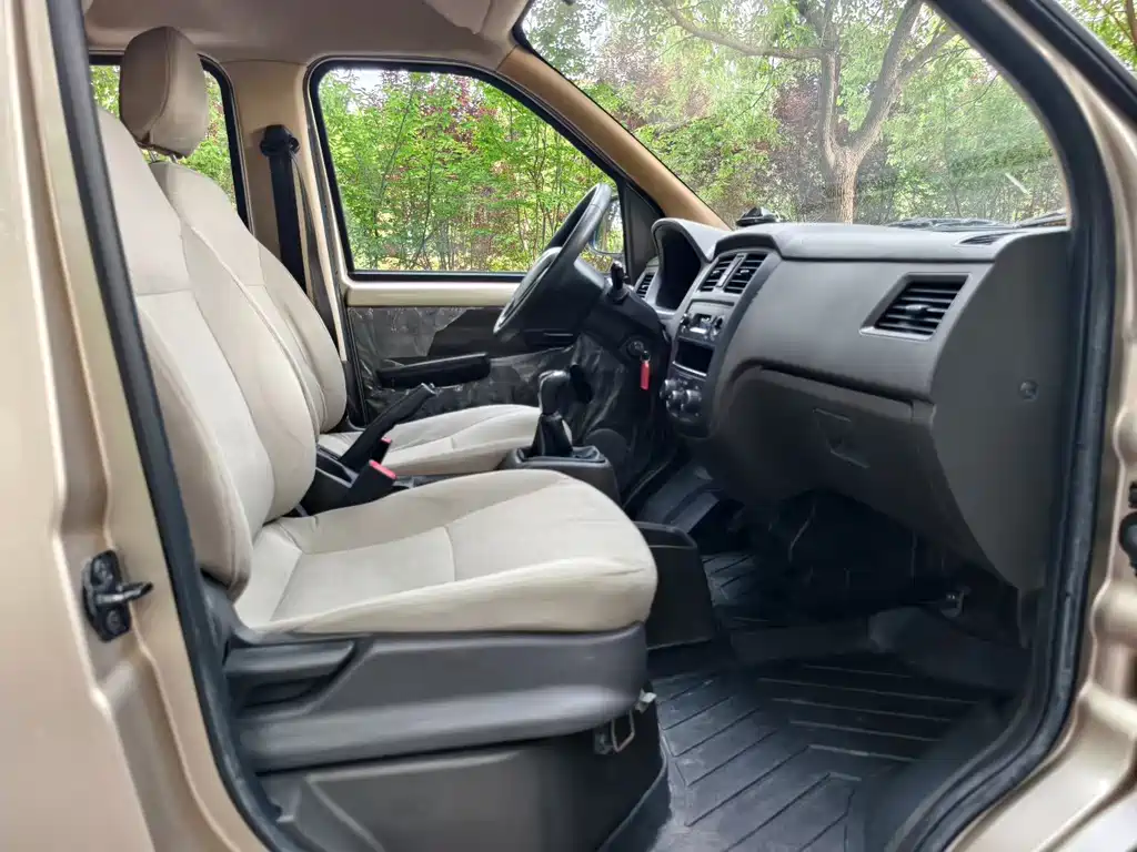 Wuling Rongguang 五菱荣光 2019款 1.5 L S 基本型