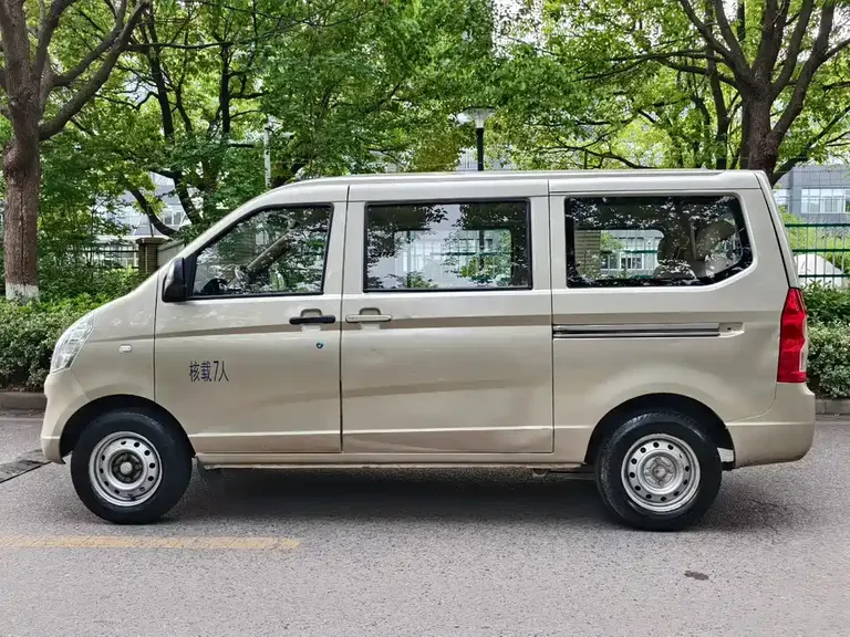 Wuling Rongguang 五菱荣光 2019款 1.5 L S 基本型