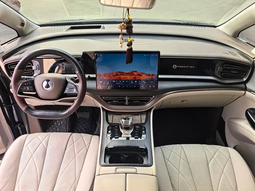 Denza D9 DM-i 970 4 WD Honored