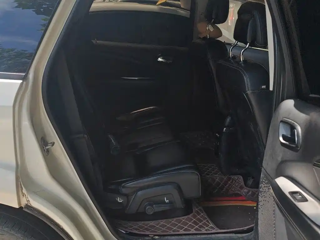 Journey 2.4 L 2 WD Premium Style