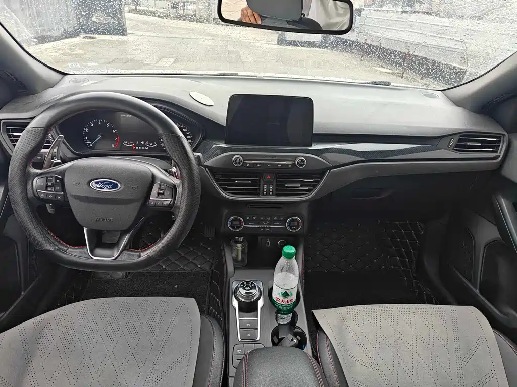 Focus Sedan EcoBoost 180 Auto ST Line