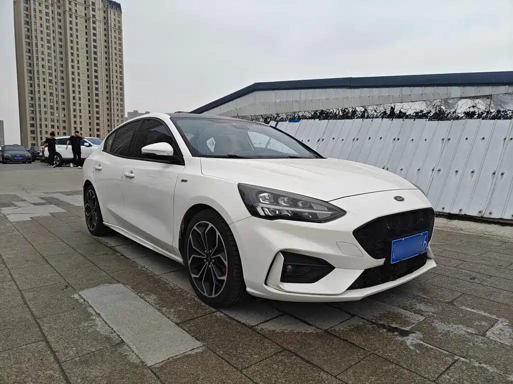 Focus Sedan EcoBoost 180 Auto ST Line