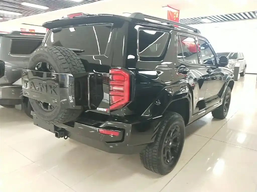 Tank 400 NEV Hi4-T Offroad