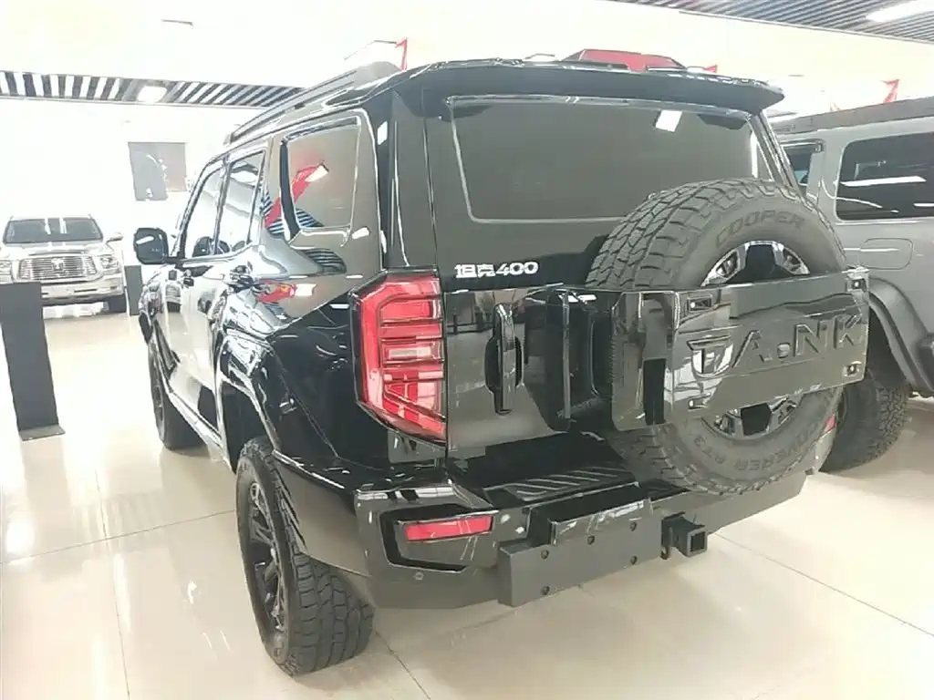 Tank 400 NEV Hi4-T Offroad
