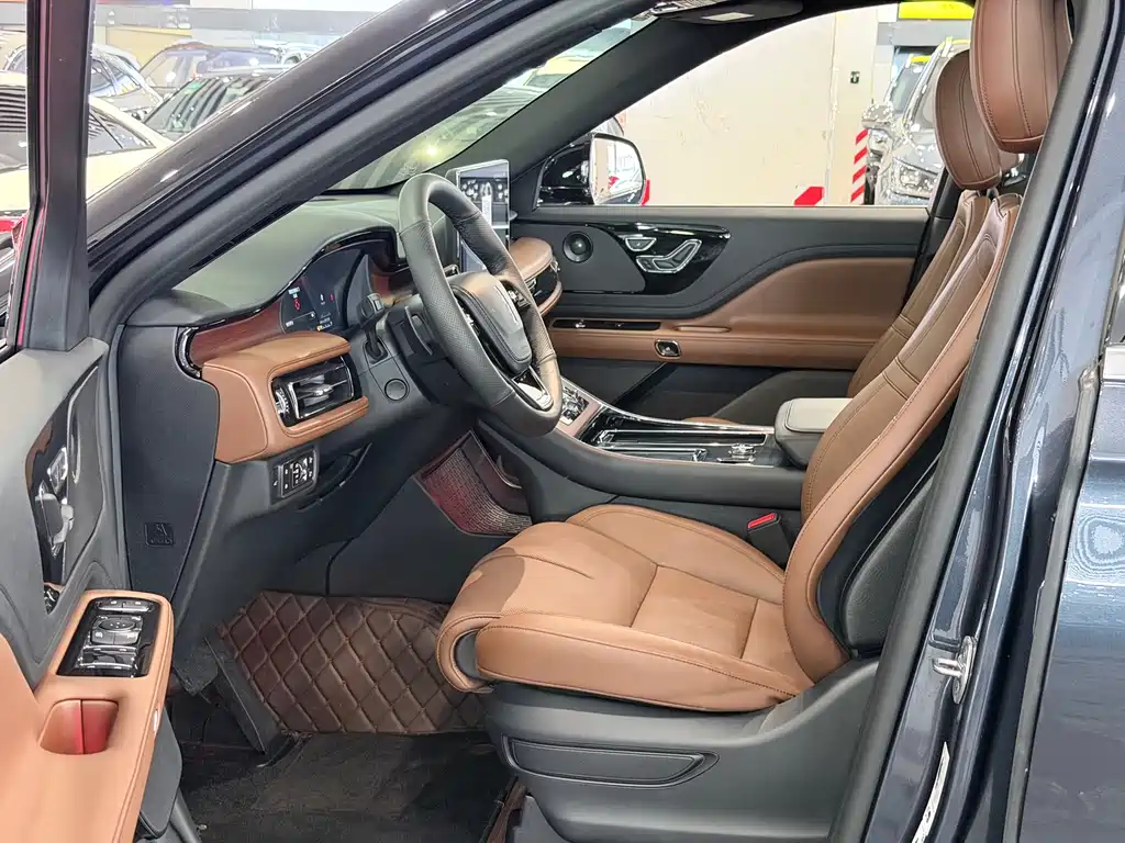 Aviator 3.0 T V6 4 WD Graceful