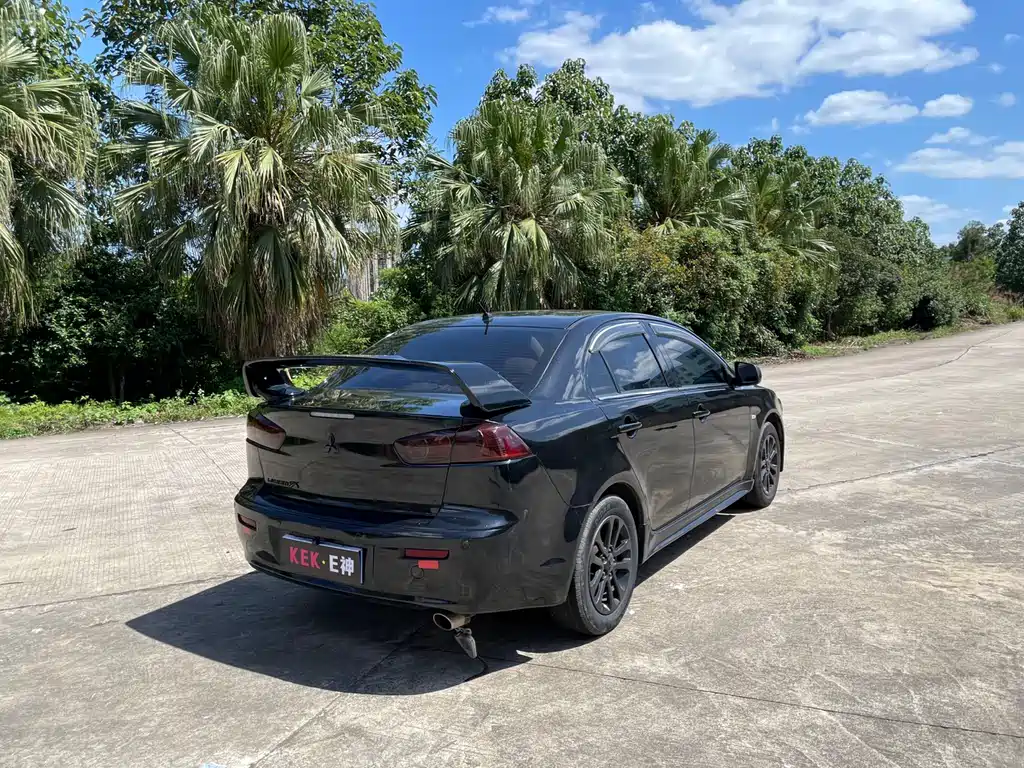 Lancer EX Fashion 1.8 L Manual Comfort
