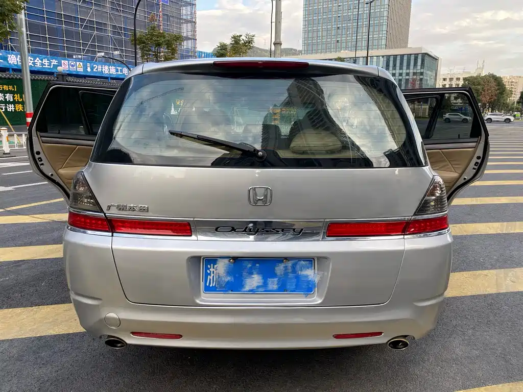 Odyssey 2.4 L Luxury
