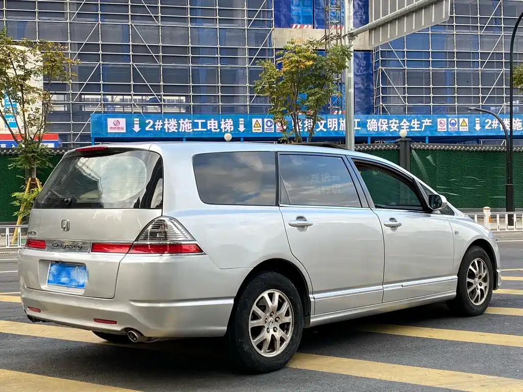 Odyssey 2.4 L Luxury