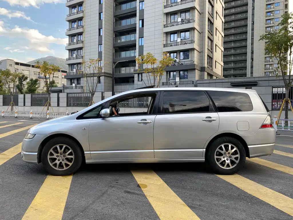 Odyssey 2.4 L Luxury